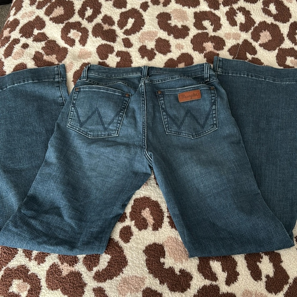 Wrangler Trousers size 9 inseam 34, stretchy material